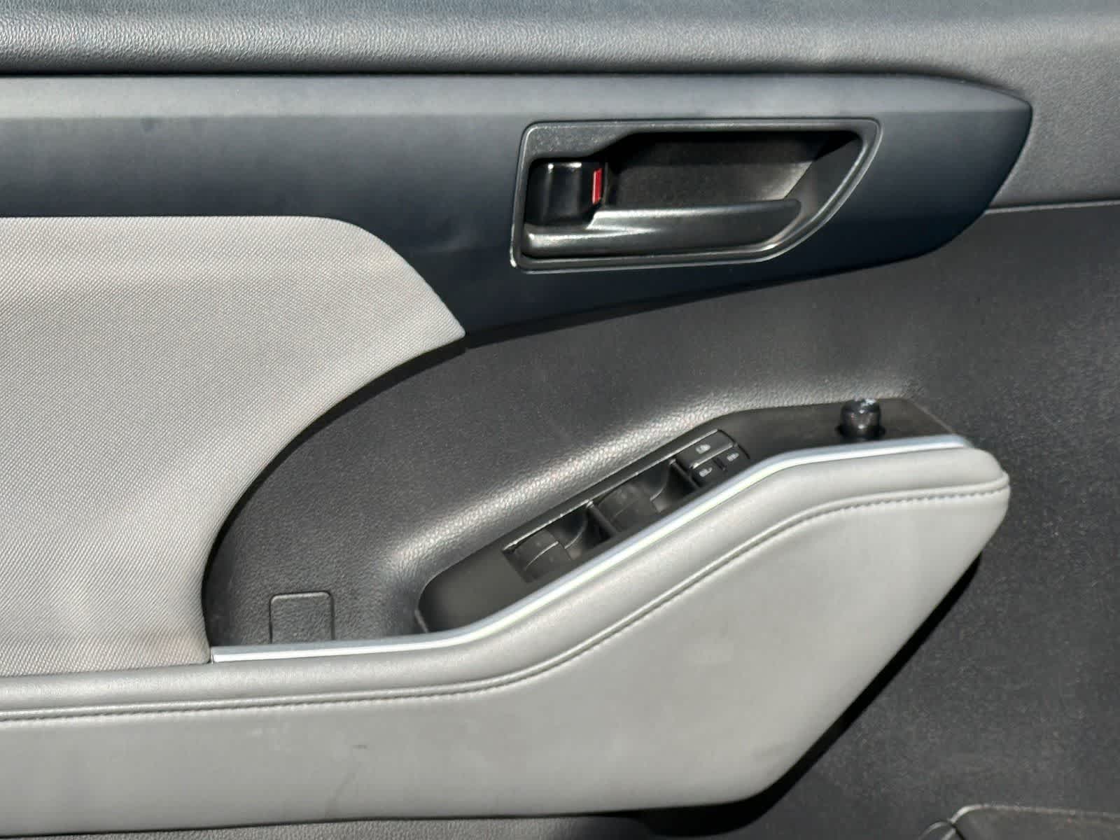 Thumbnail: 2022 Toyota Highlander - 12