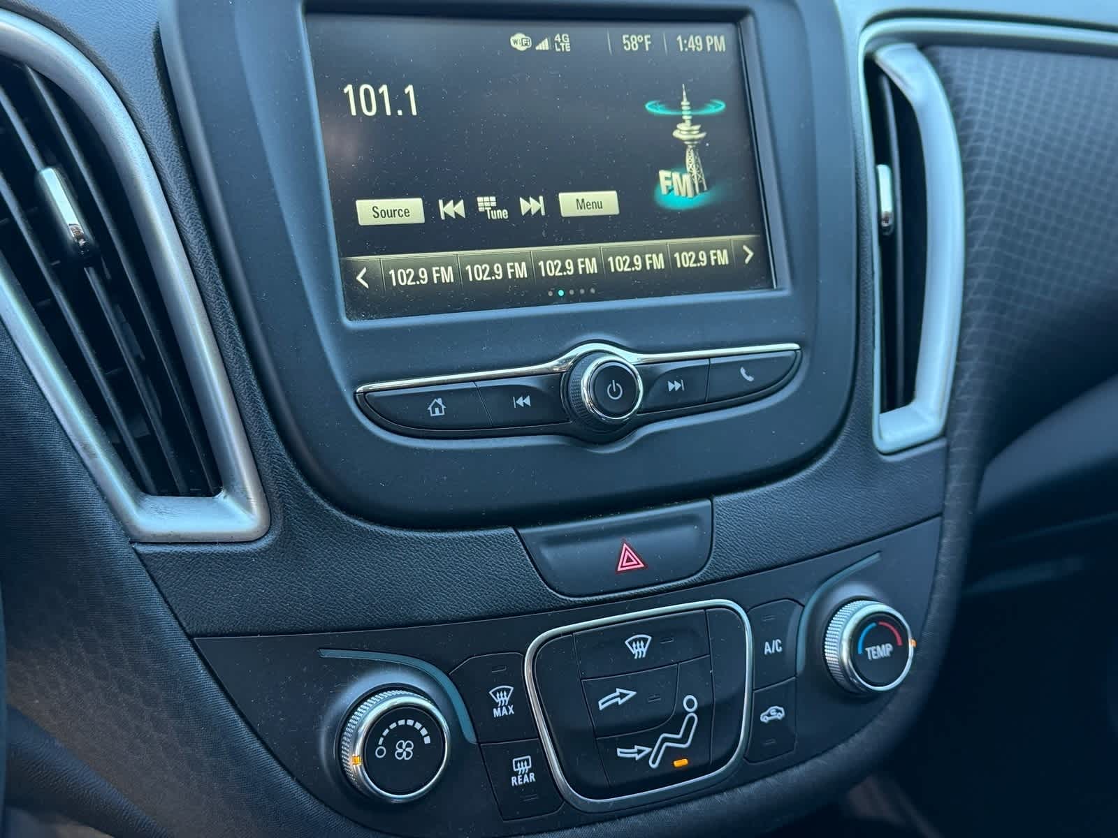 Thumbnail: 2018 Chevrolet Malibu - 10