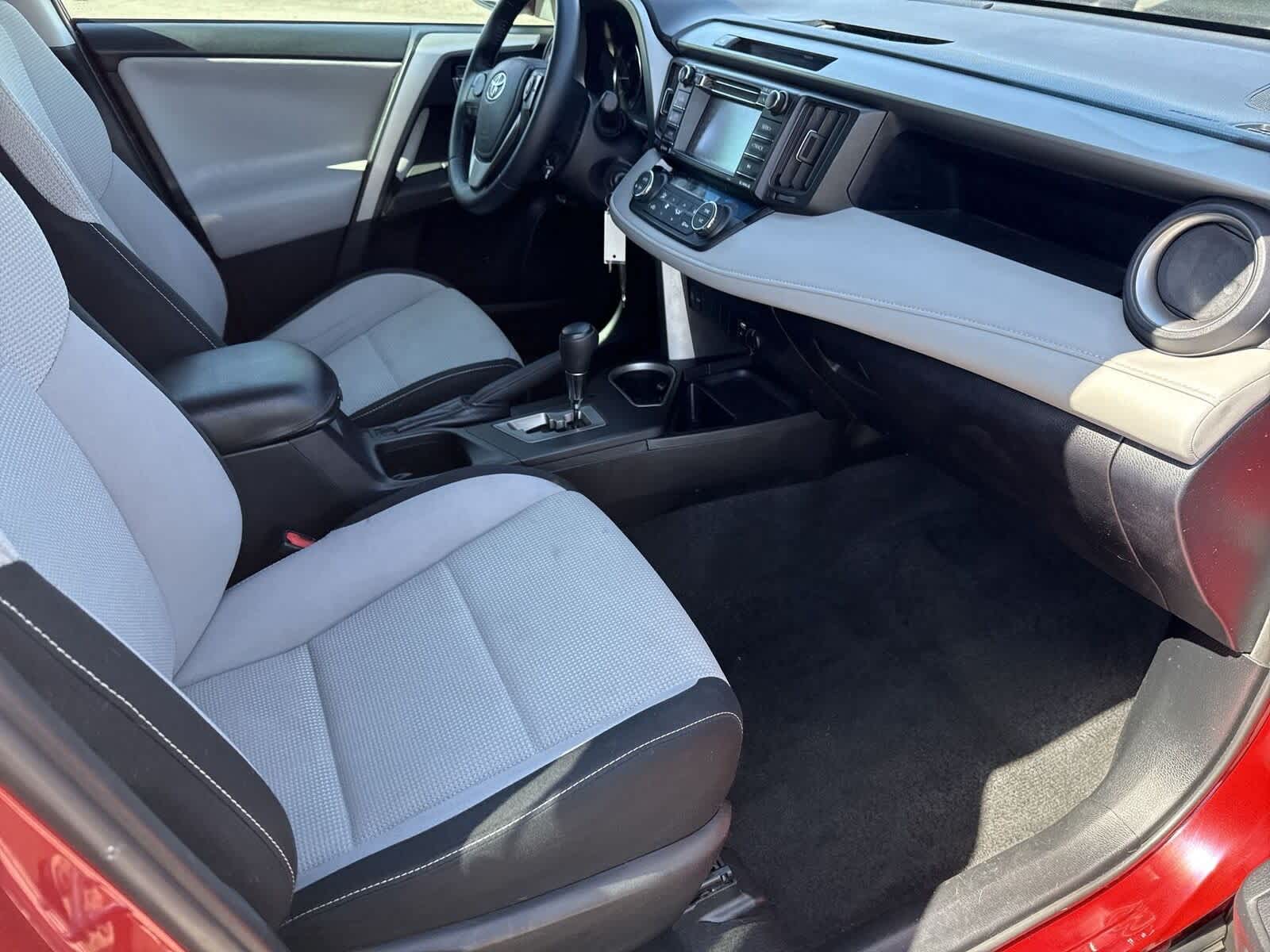 Thumbnail: 2016 Toyota RAV4 - 11