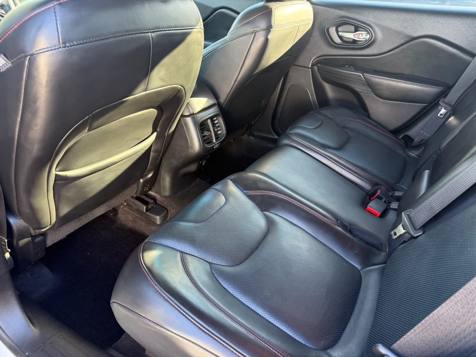 Thumbnail: 2016 Jeep Cherokee - 18