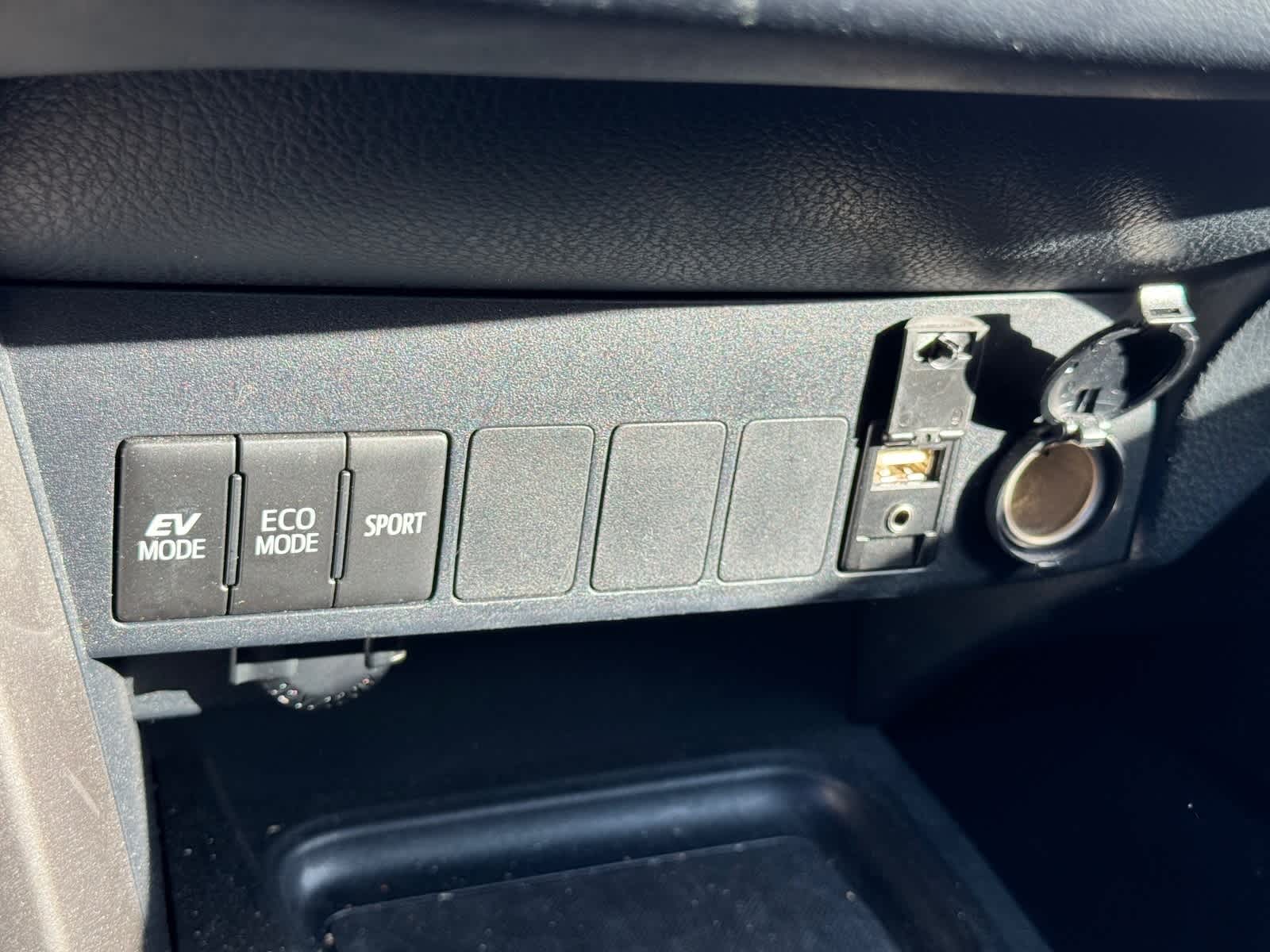 Thumbnail: 2018 Toyota RAV4 - 19