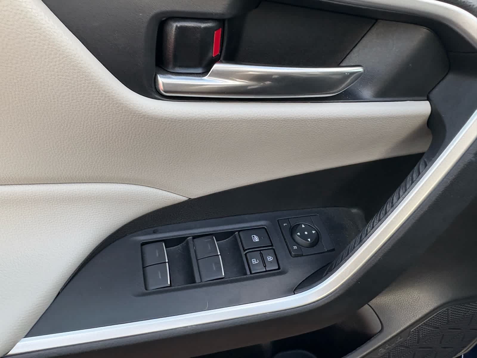 Thumbnail: 2022 Toyota RAV4 - 14