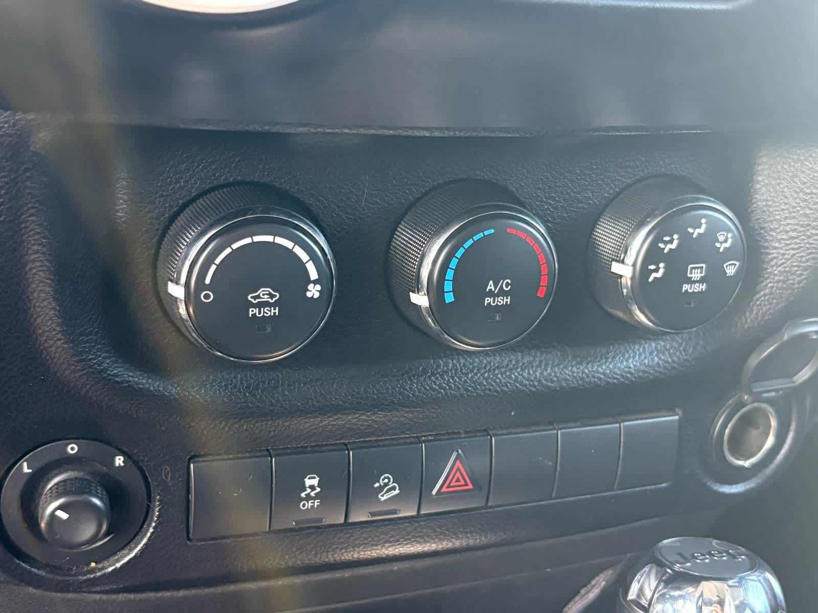 Thumbnail: 2013 Jeep Wrangler - 19