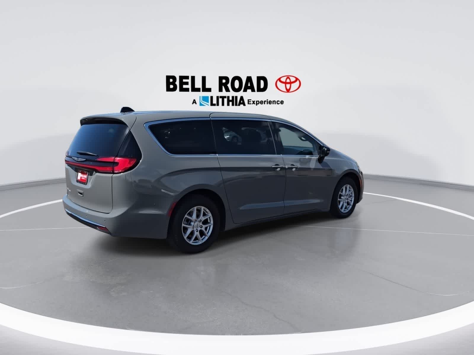 Thumbnail: 2025 Chrysler Pacifica - 8