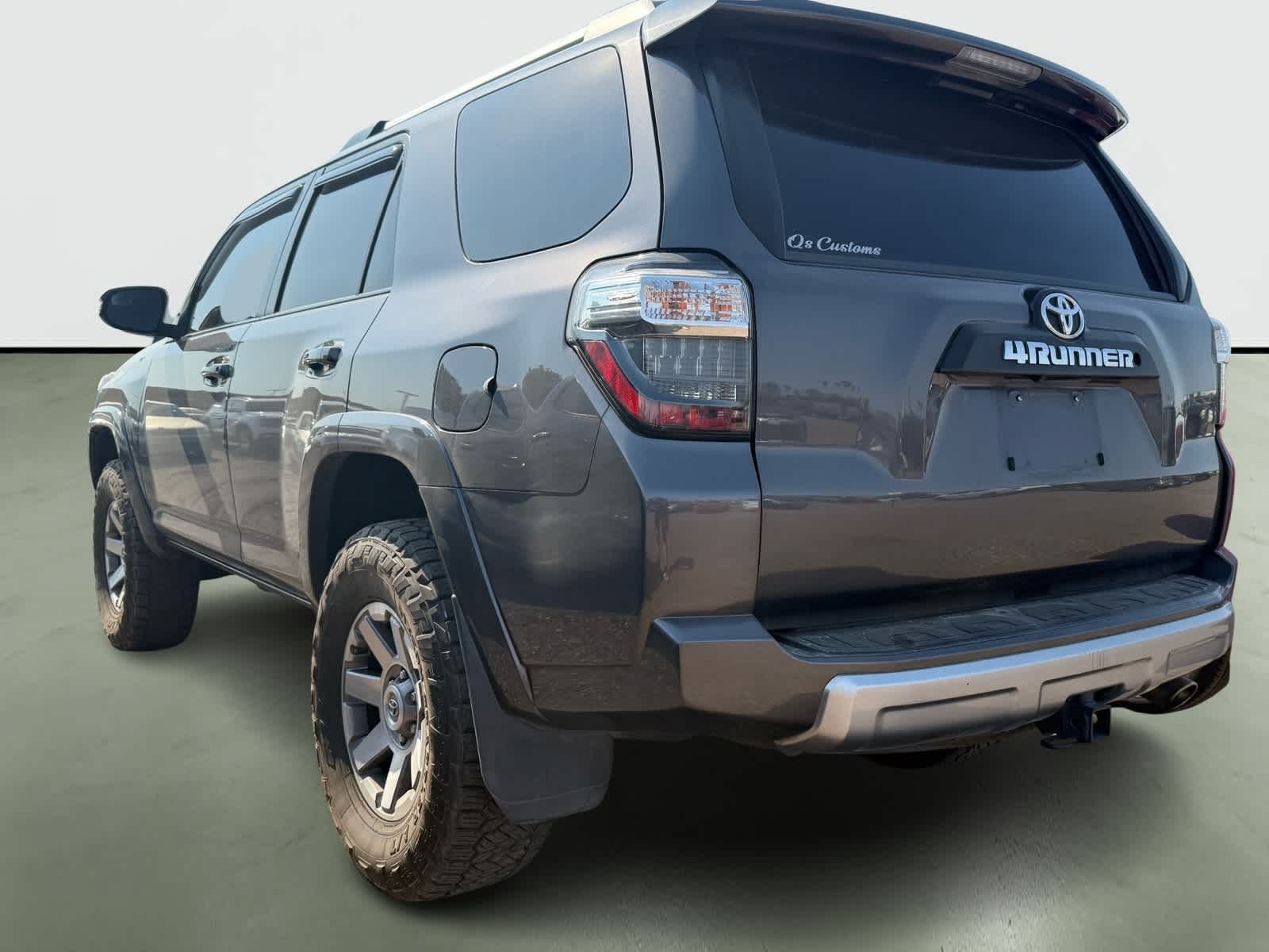 Thumbnail: 2016 Toyota 4Runner - 3