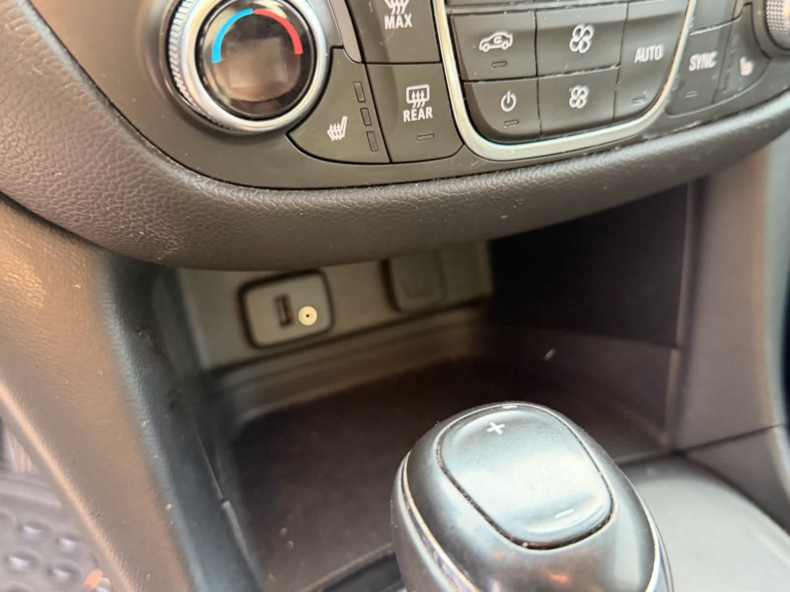 Thumbnail: 2018 Chevrolet Equinox - 10