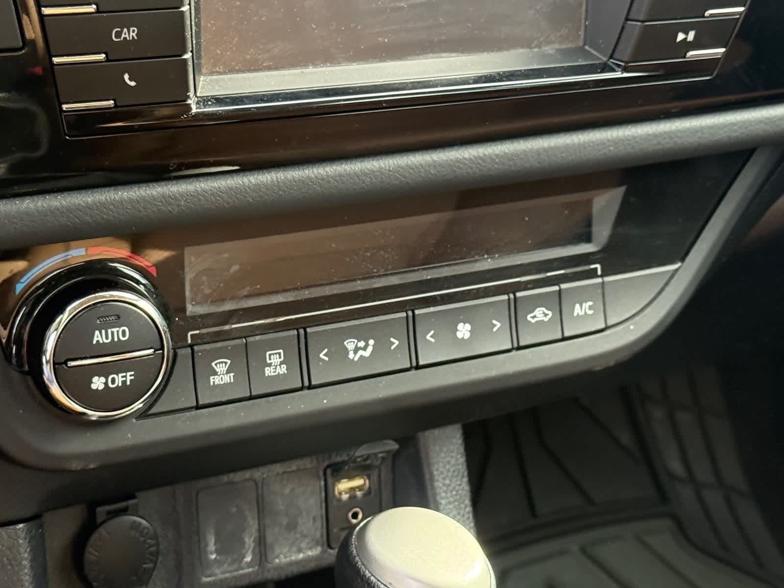 Thumbnail: 2015 Toyota Corolla - 13