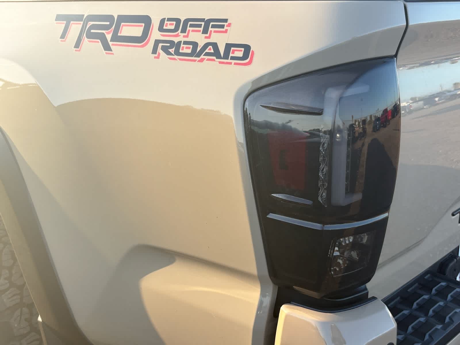 Thumbnail: 2018 Toyota Tacoma - 16