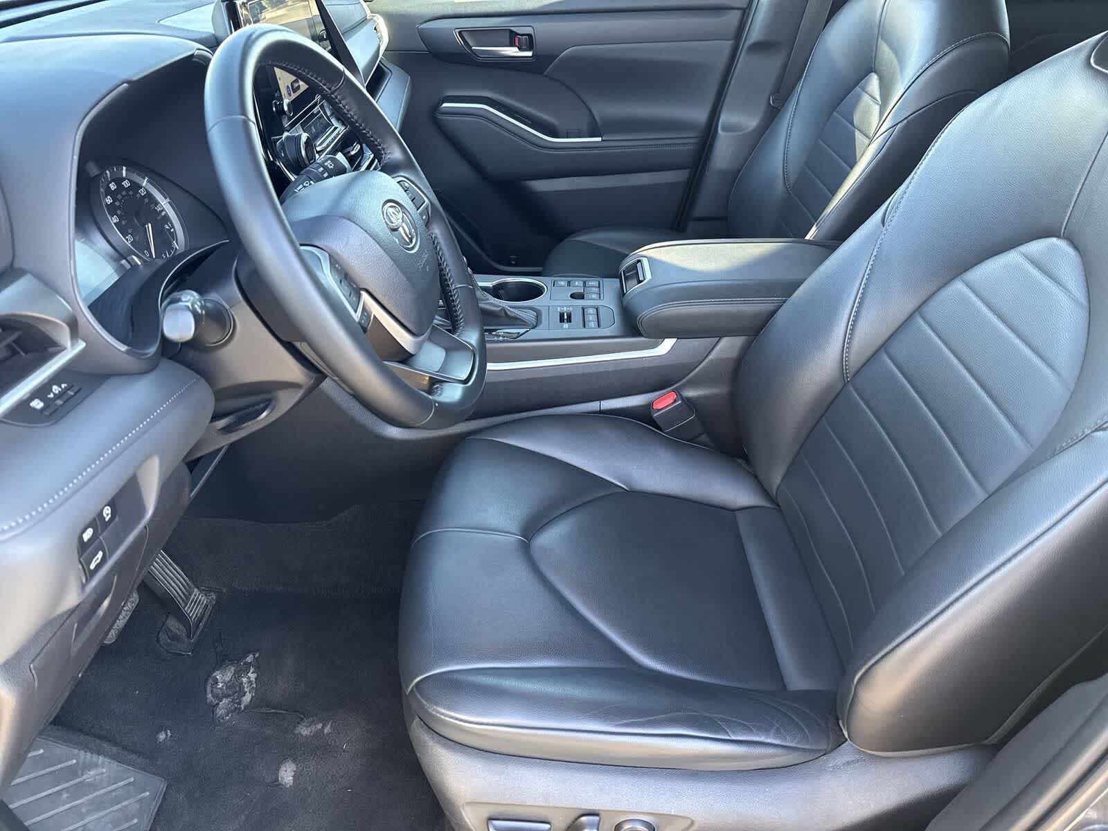 Thumbnail: 2023 Toyota Highlander - 18