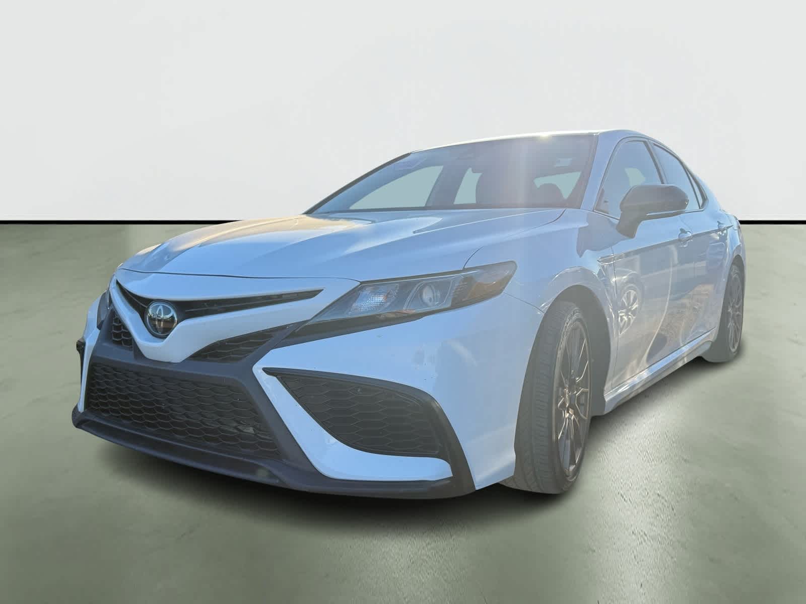 2023 Toyota Camry SE 2