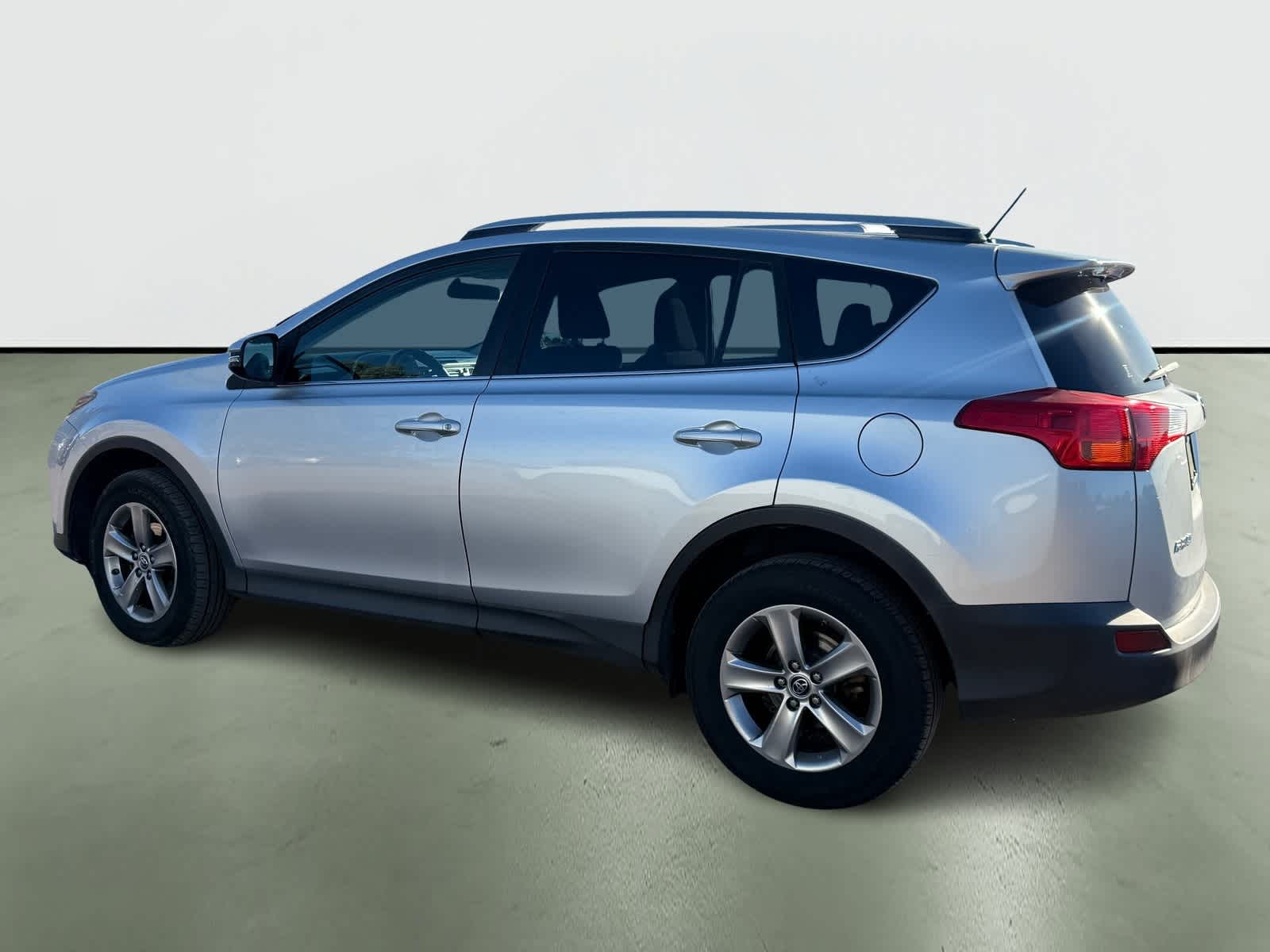 Thumbnail: 2015 Toyota RAV4 - 3