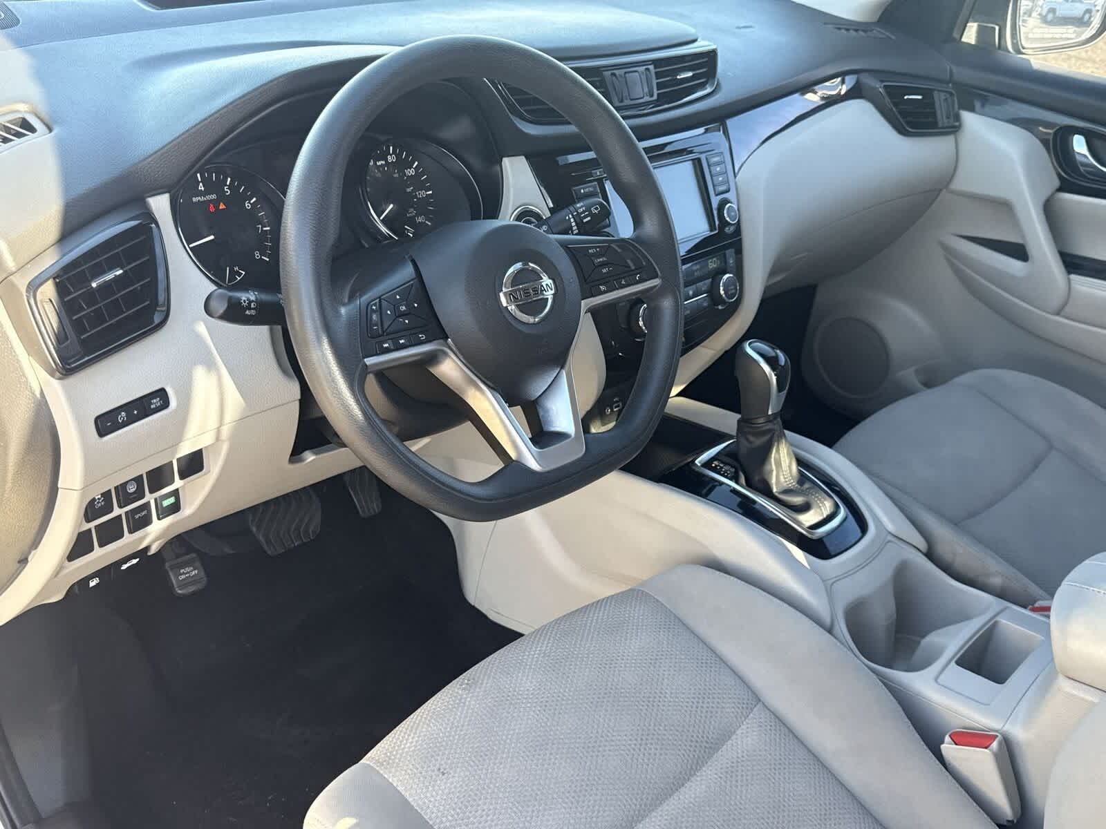 Thumbnail: 2020 Nissan Rogue Sport - 16