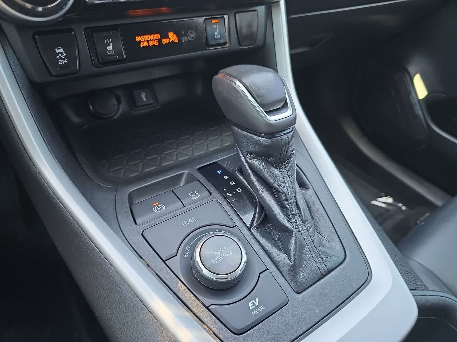 Thumbnail: 2020 Toyota RAV4 - 25