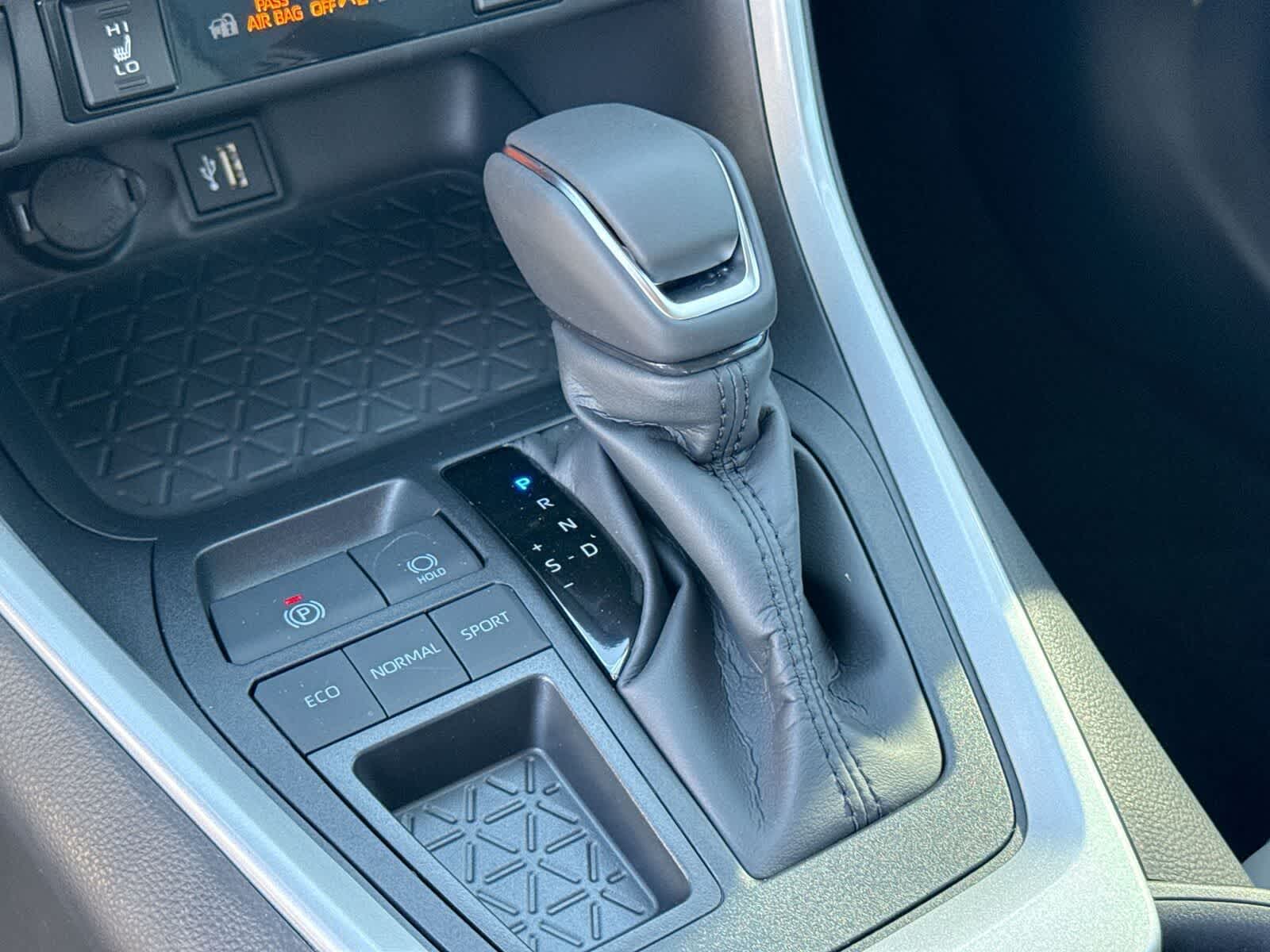 Thumbnail: 2025 Toyota RAV4 - 24