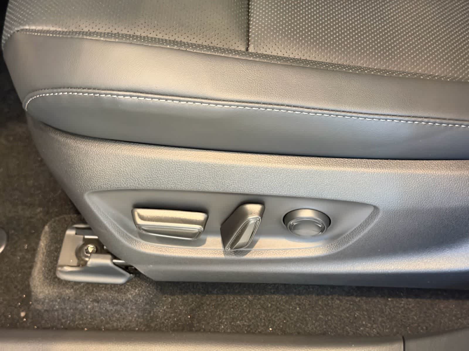 Thumbnail: 2026 Toyota Crown Signia - 10