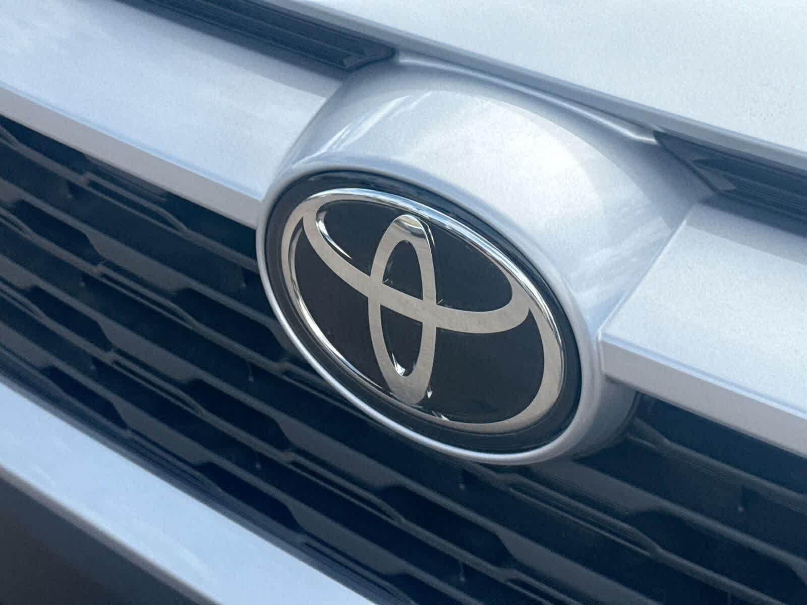 Thumbnail: 2025 Toyota RAV4 - 32