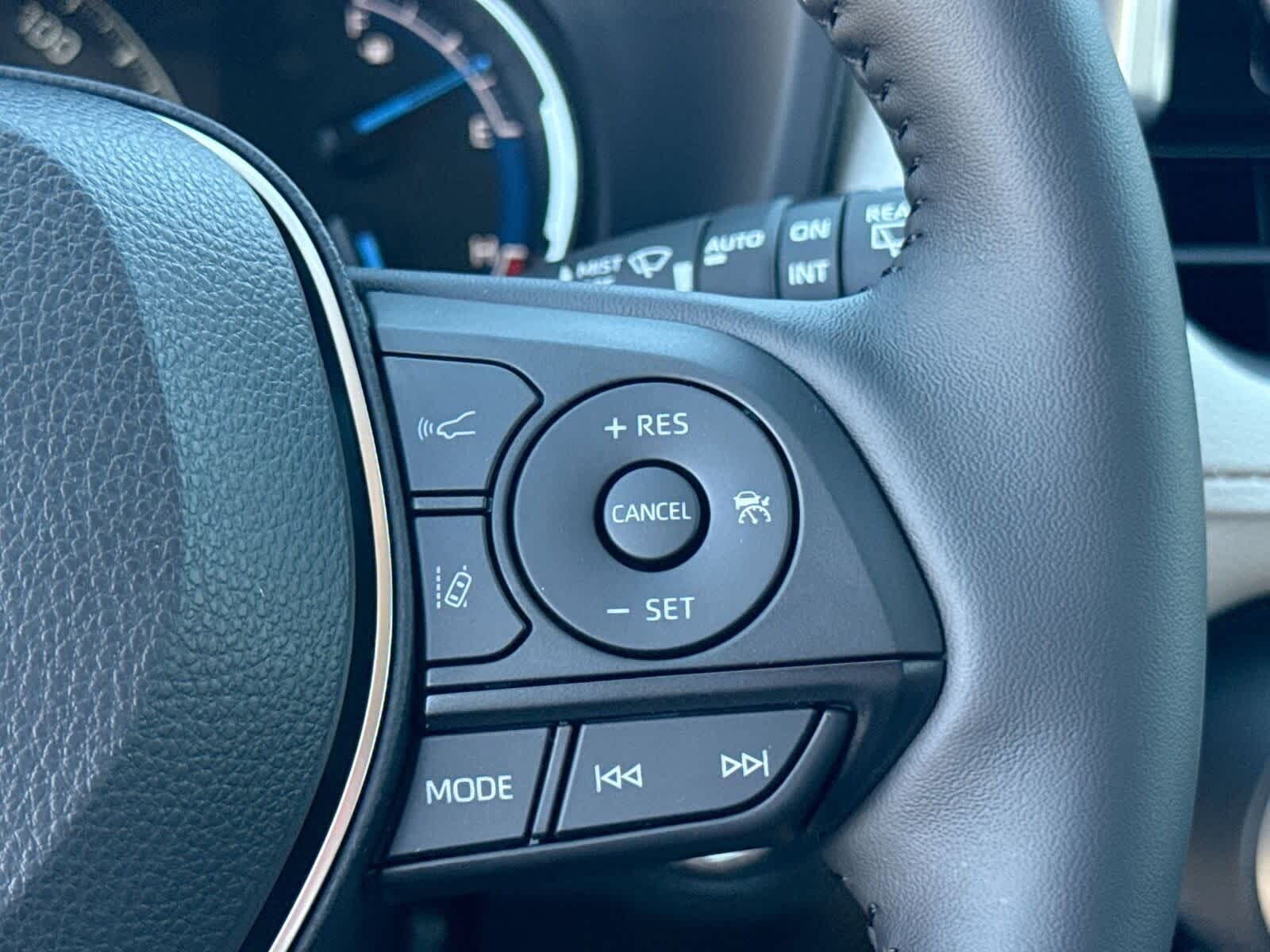 Thumbnail: 2025 Toyota RAV4 - 28