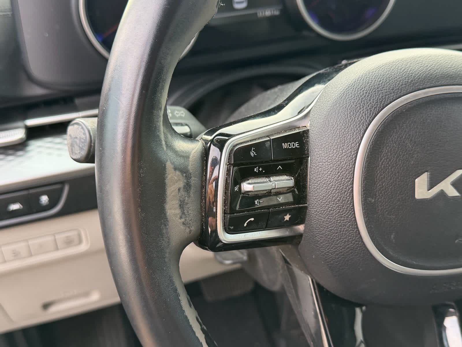 Thumbnail: 2022 Kia Carnival - 12