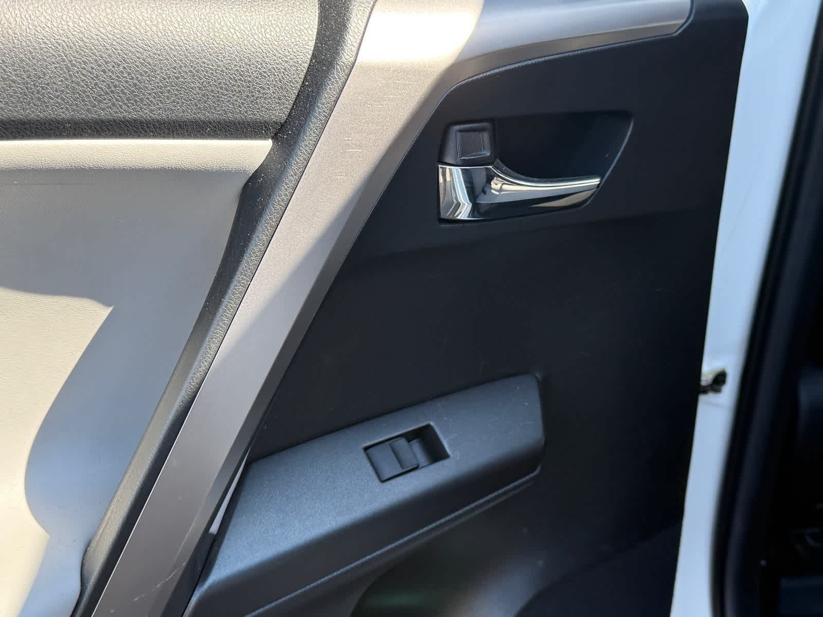 Thumbnail: 2017 Toyota RAV4 - 8