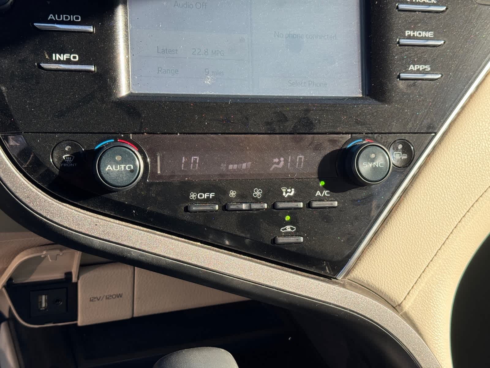 Thumbnail: 2018 Toyota Camry - 16