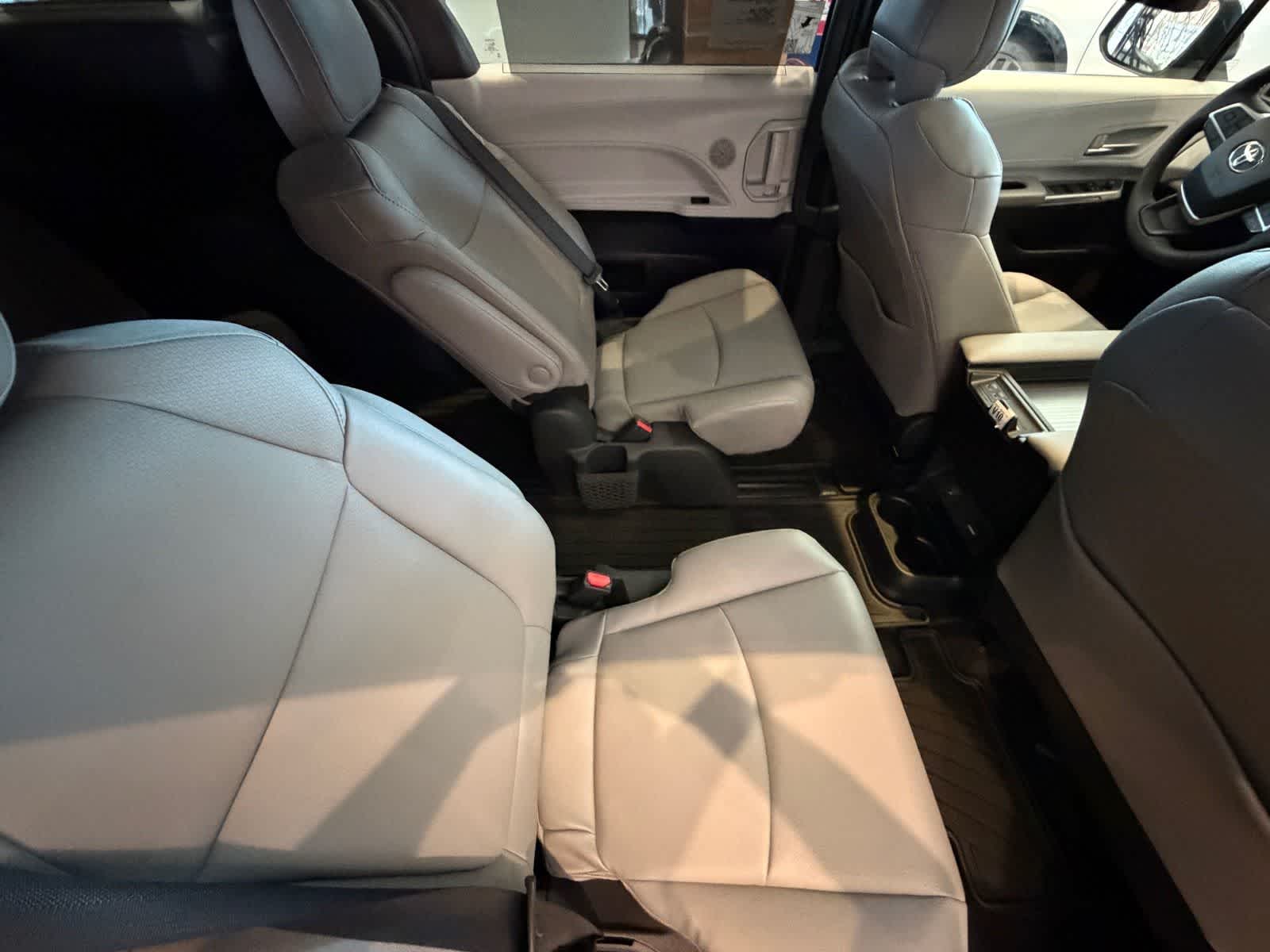 Thumbnail: 2026 Toyota Sienna - 10