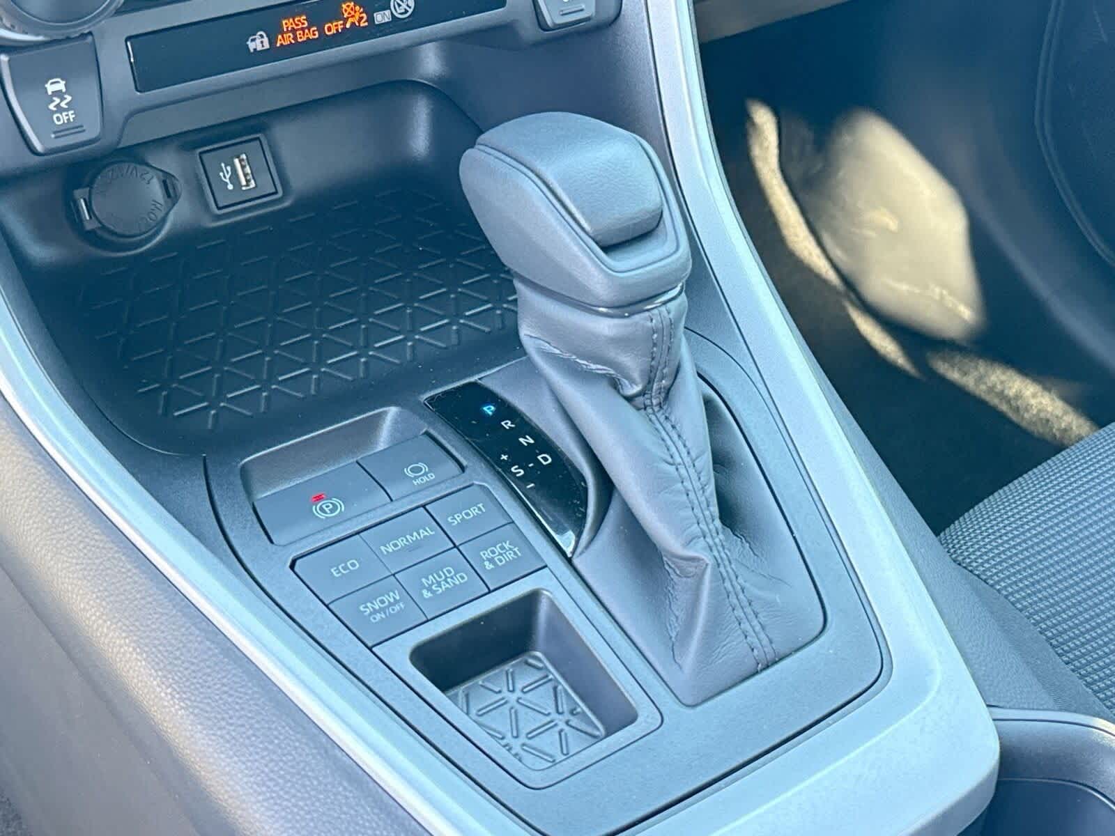 Thumbnail: 2025 Toyota RAV4 - 23