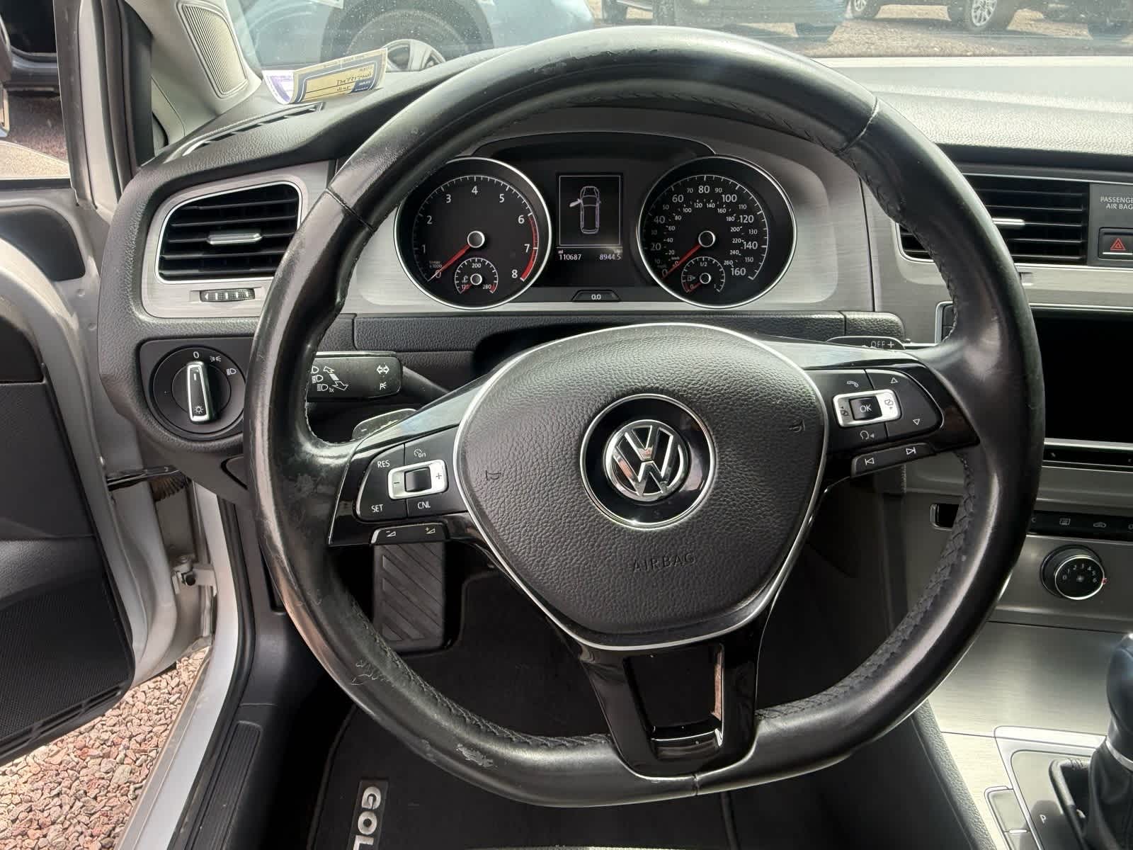 Thumbnail: 2016 Volkswagen e-Golf - 16