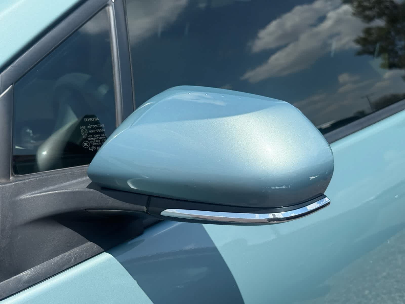 Thumbnail: 2022 Toyota Prius - 11