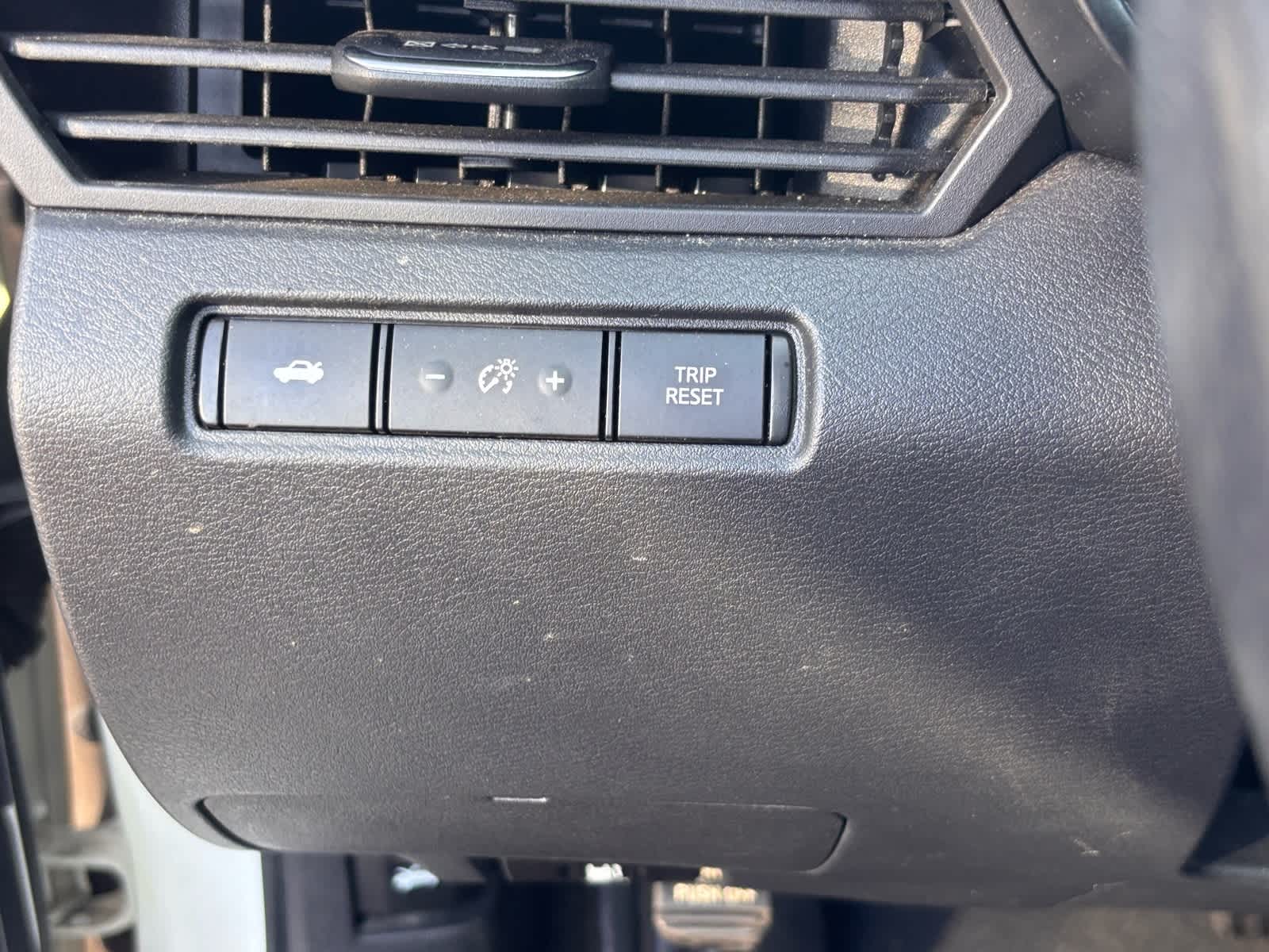 2021 Nissan Altima SR 16