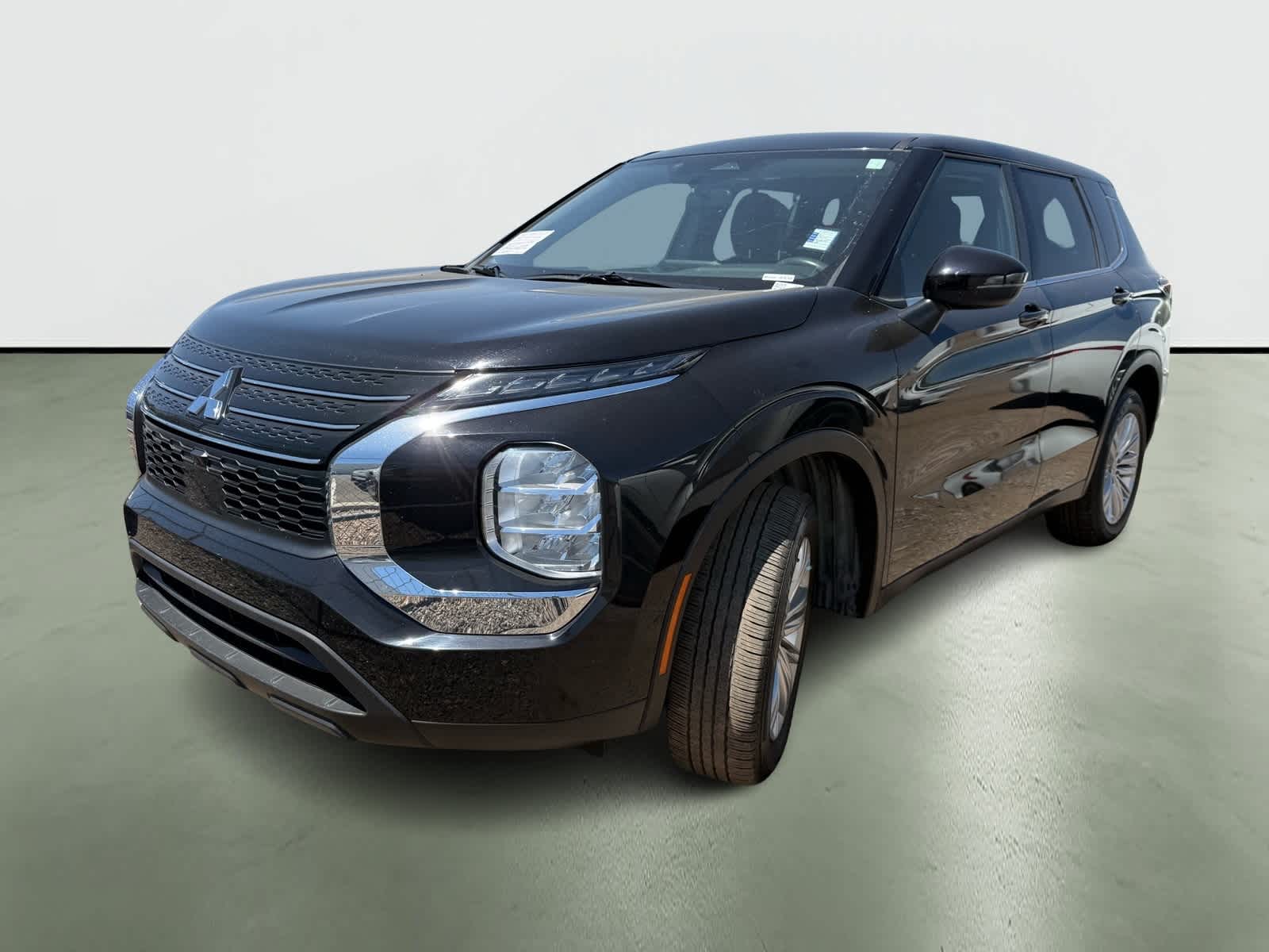 Thumbnail: 2024 Mitsubishi Outlander - 2