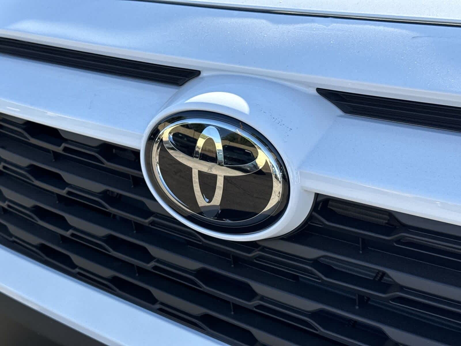 Thumbnail: 2025 Toyota RAV4 - 32