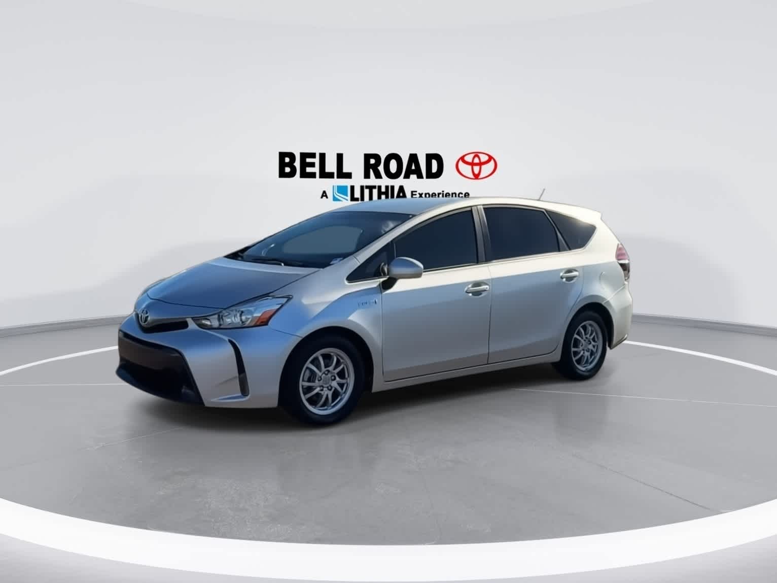 Thumbnail: 2017 Toyota Prius v - 4