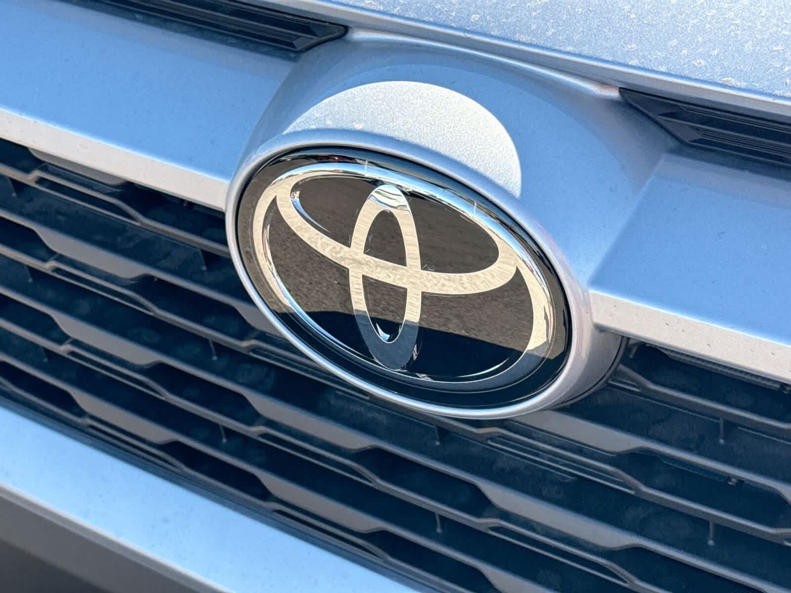 Thumbnail: 2025 Toyota RAV4 - 32