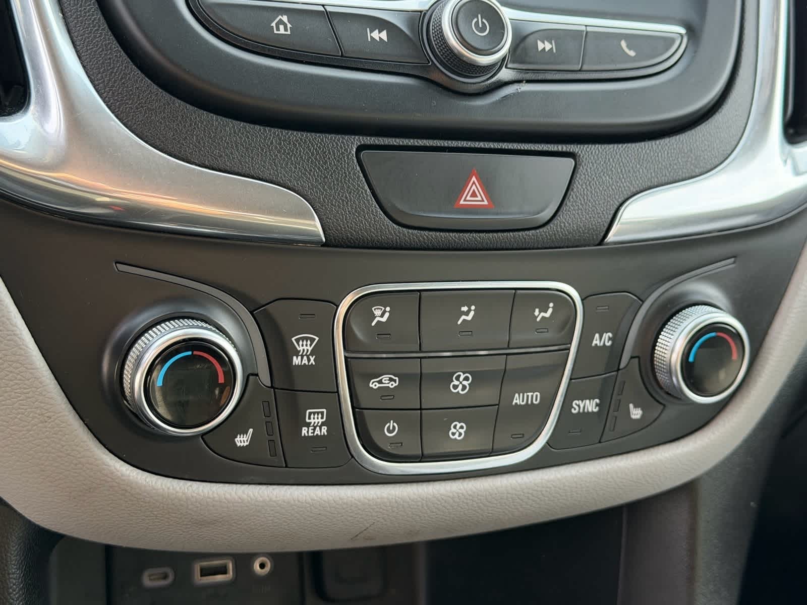 Thumbnail: 2020 Chevrolet Equinox - 9