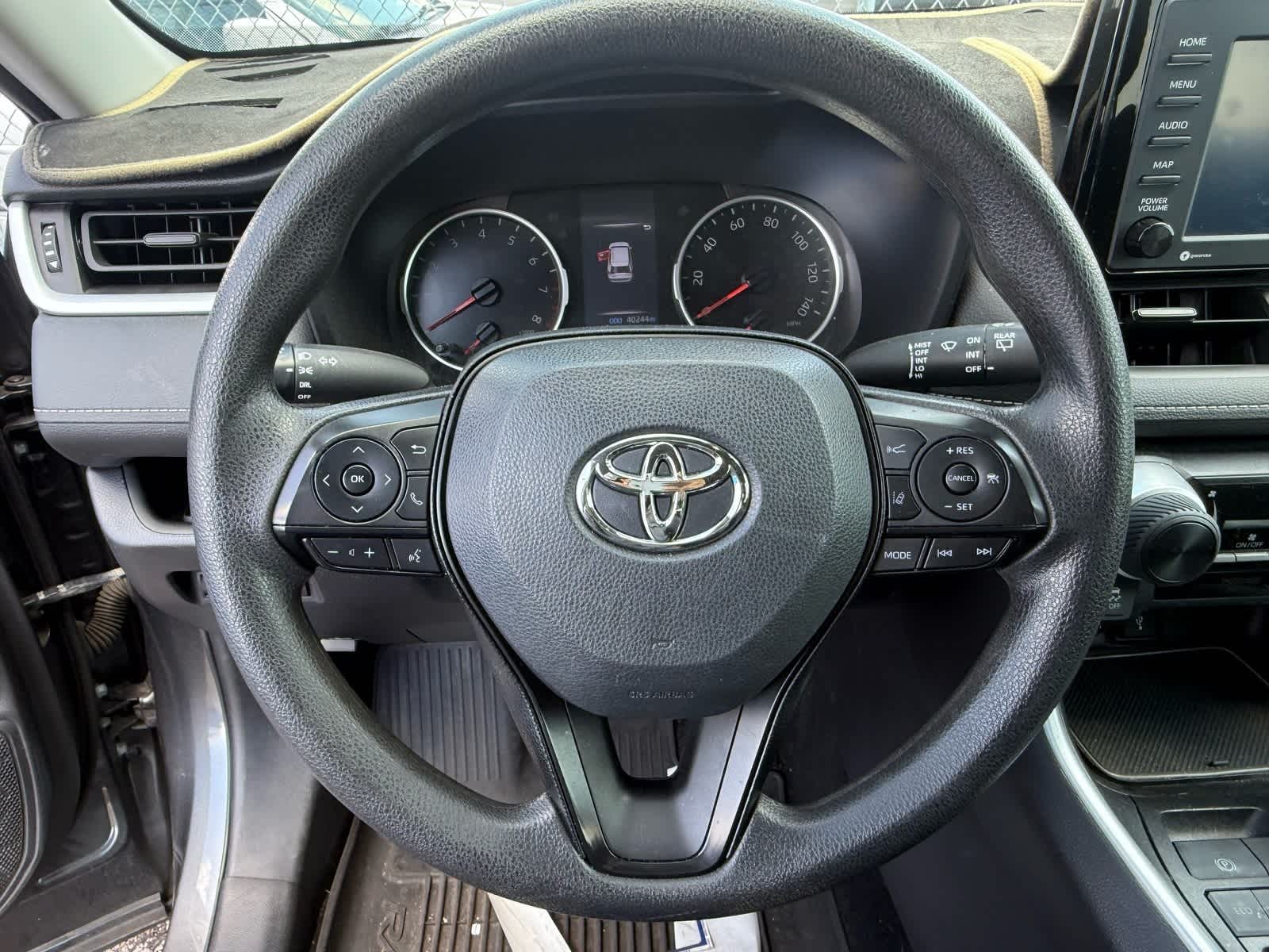 Thumbnail: 2022 Toyota RAV4 - 17