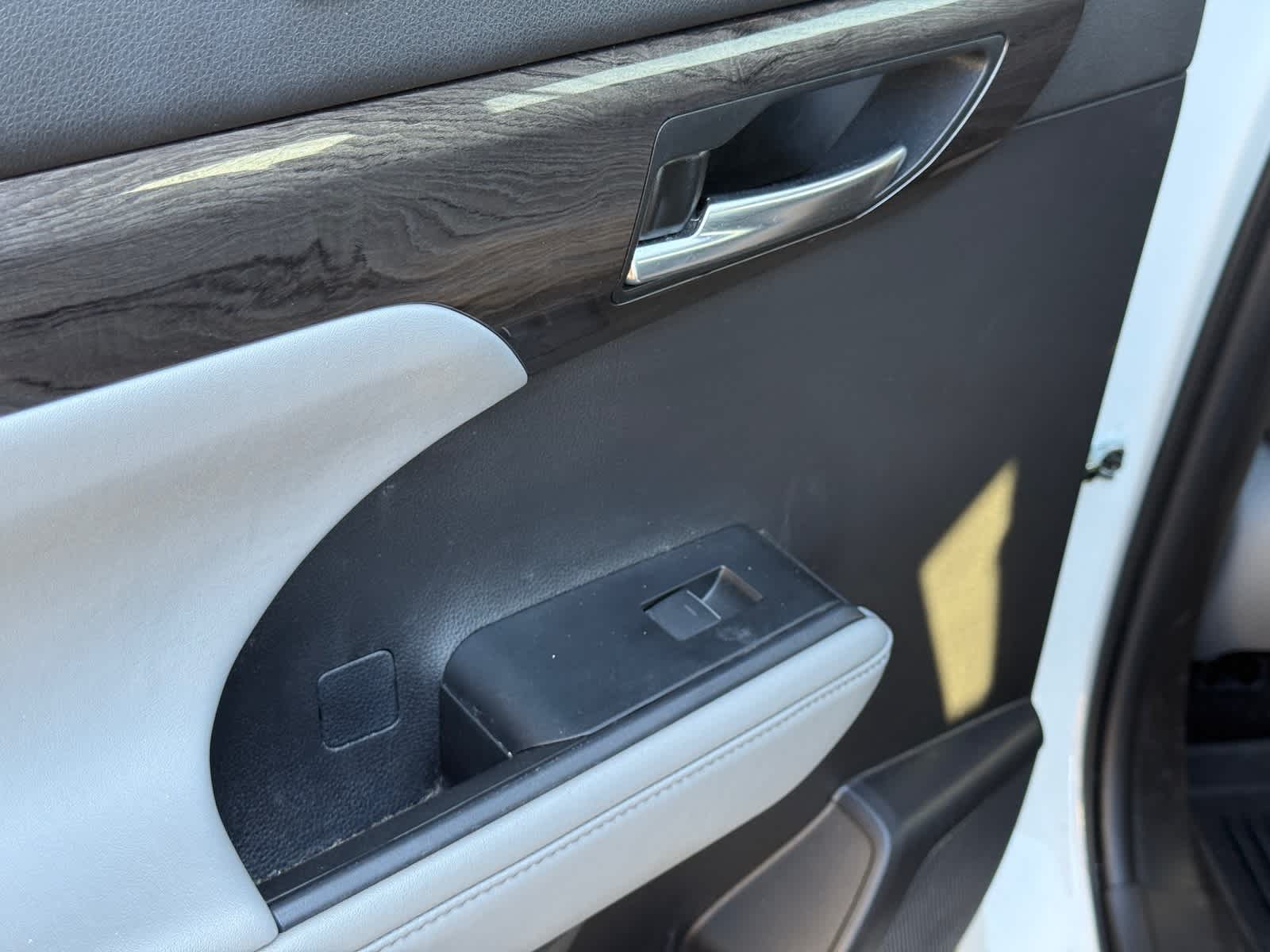 Thumbnail: 2023 Toyota Highlander - 12