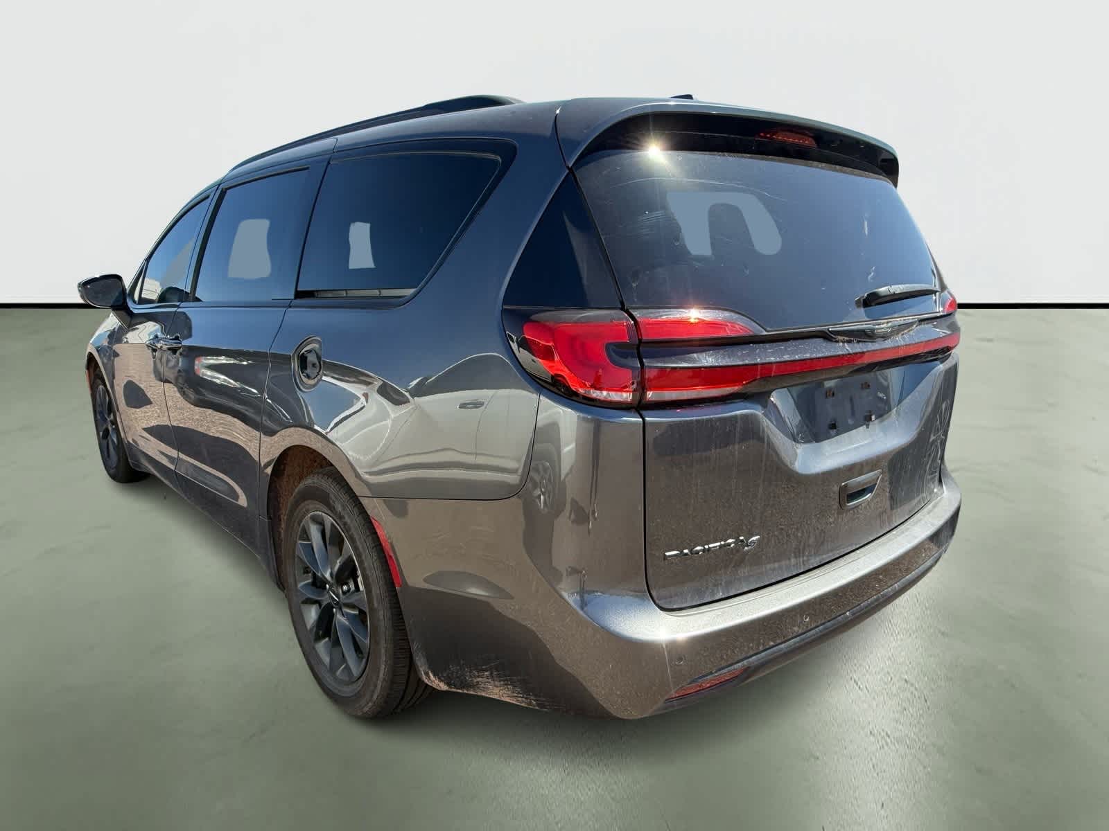 Thumbnail: 2021 Chrysler Pacifica - 3