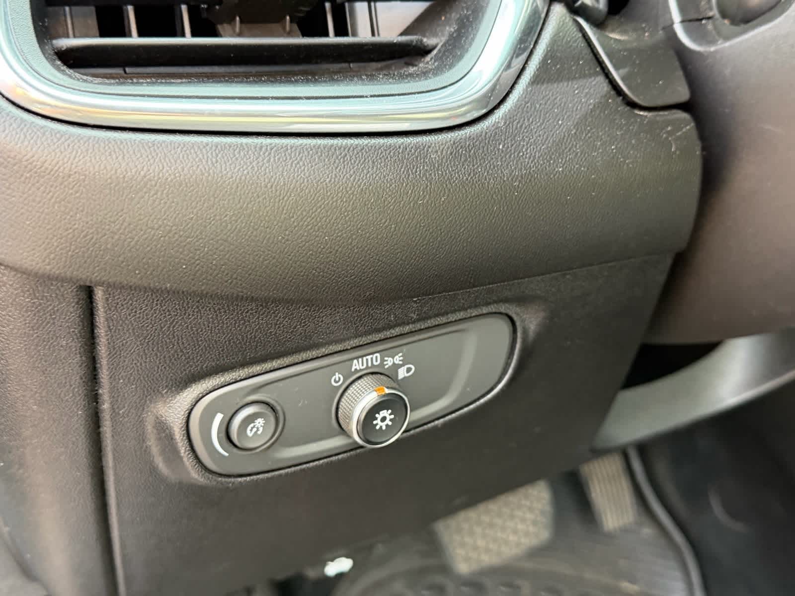 Thumbnail: 2018 Chevrolet Equinox - 14