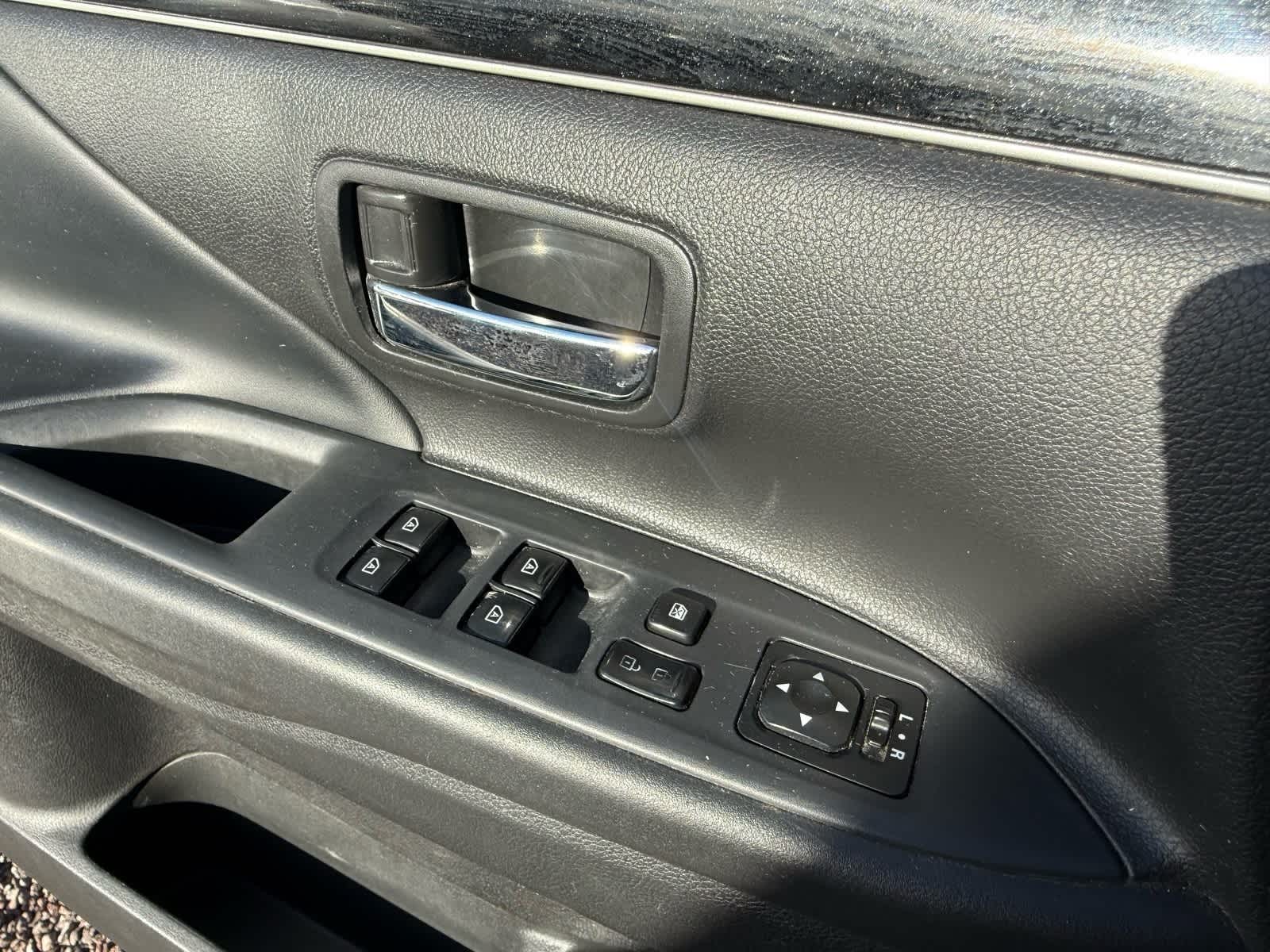 Thumbnail: 2019 Mitsubishi Outlander - 12