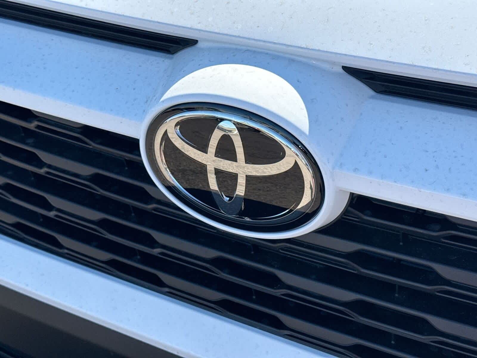 Thumbnail: 2025 Toyota RAV4 - 32