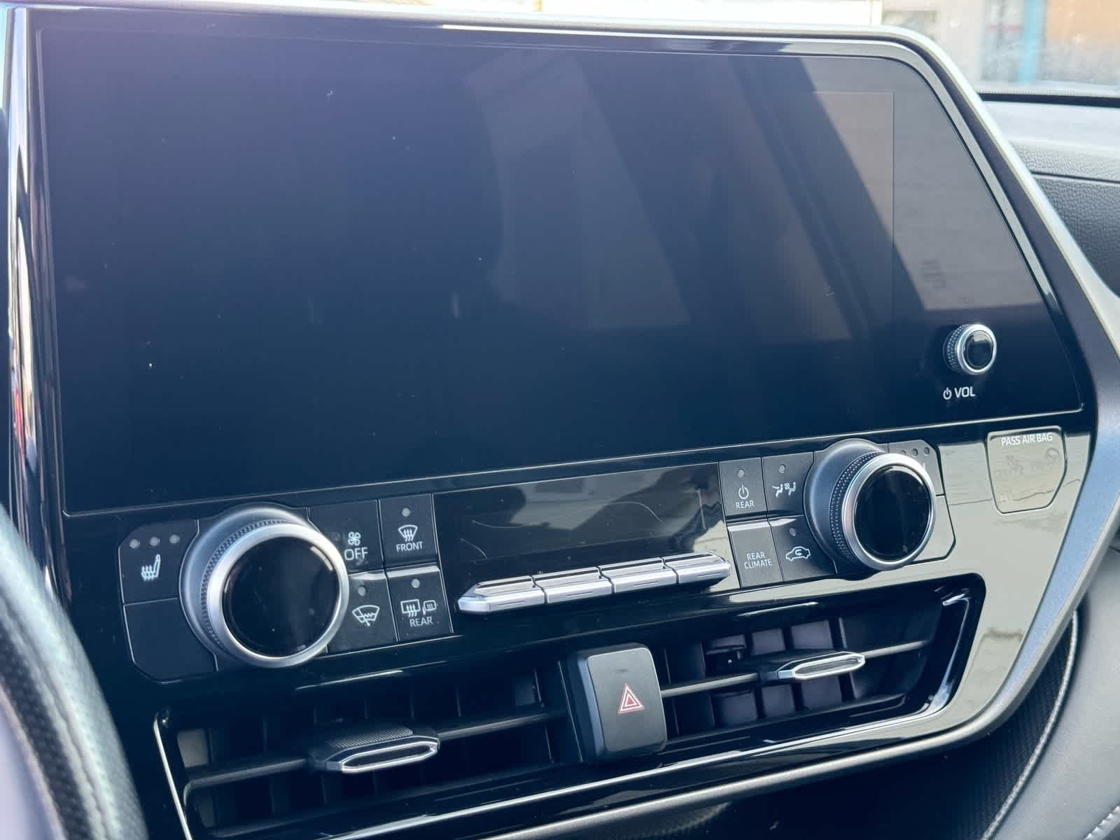 Thumbnail: 2024 Toyota Highlander - 16