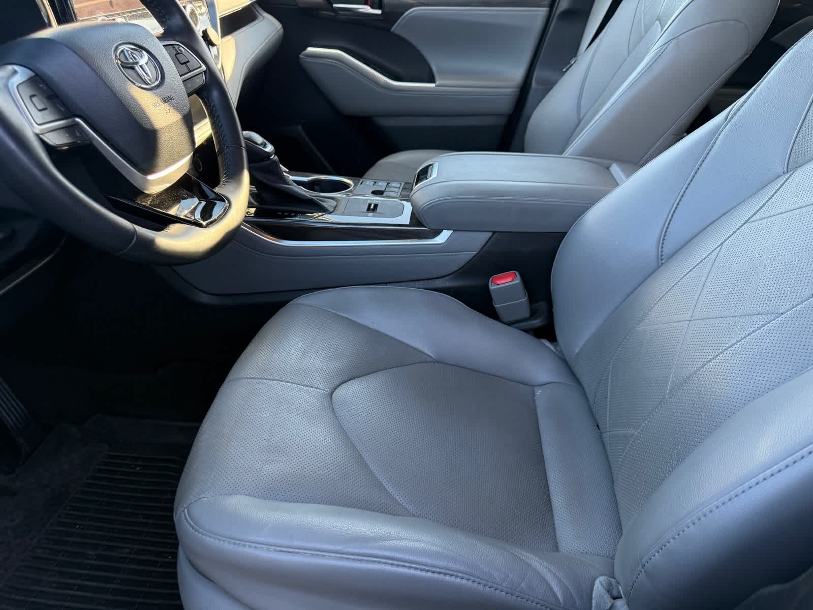 Thumbnail: 2023 Toyota Highlander - 20