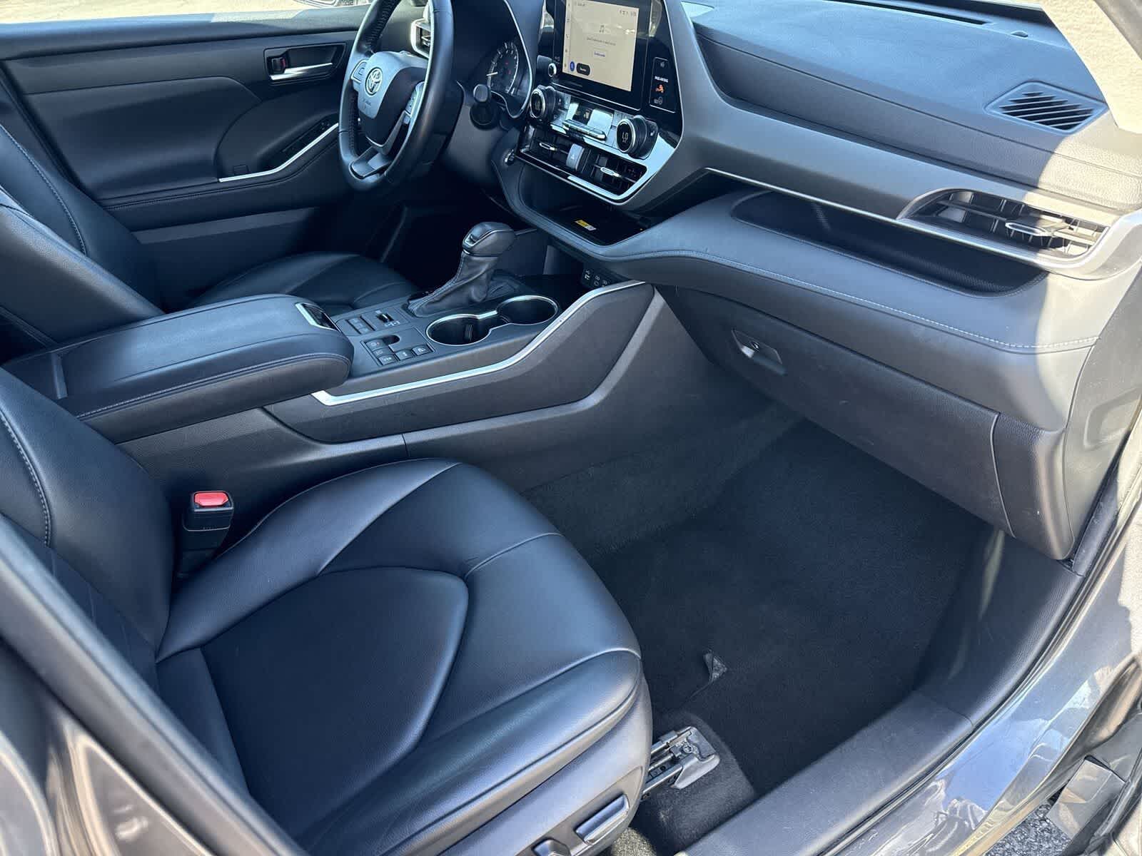 Thumbnail: 2023 Toyota Highlander - 12