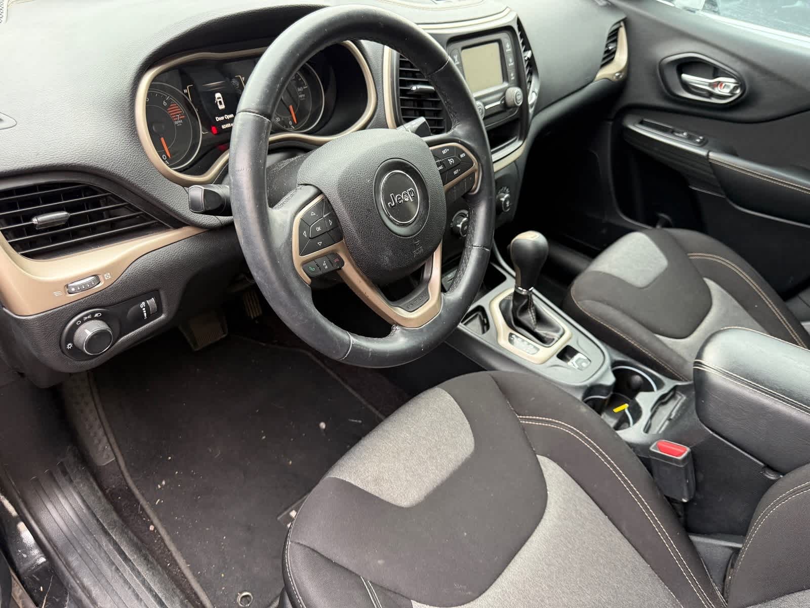 Thumbnail: 2016 Jeep Cherokee - 15