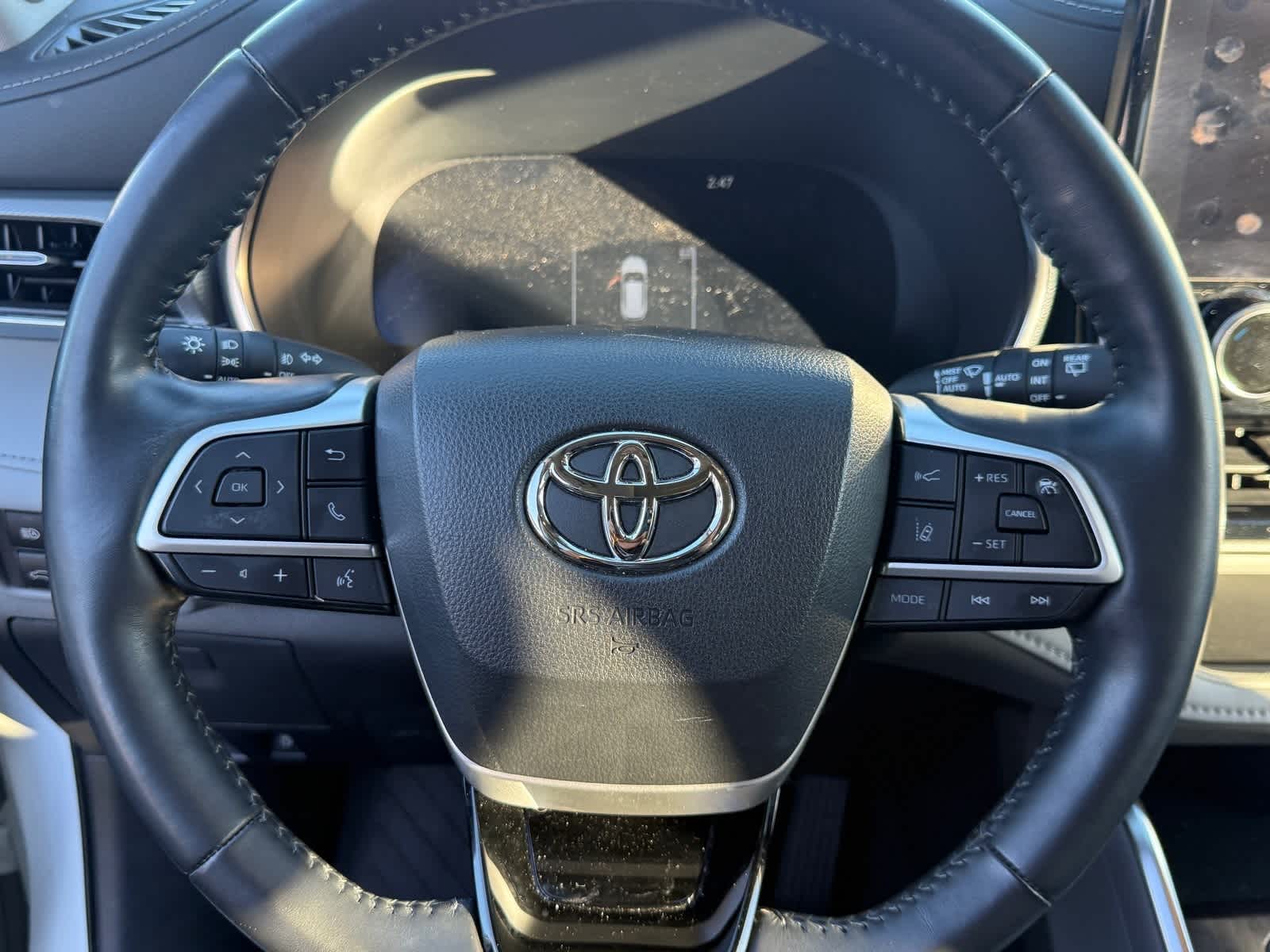 Thumbnail: 2023 Toyota Highlander - 22