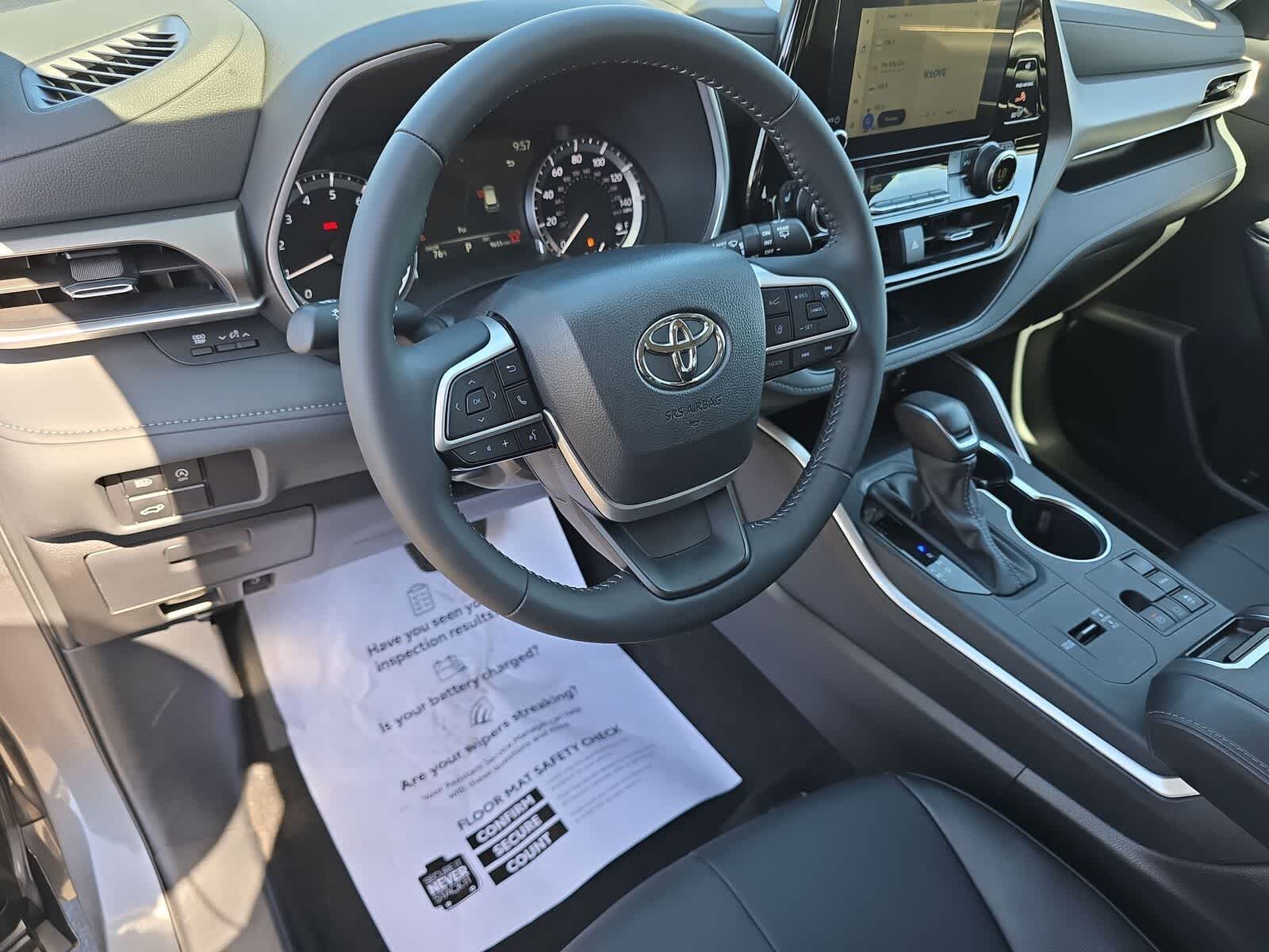 Thumbnail: 2025 Toyota Highlander - 16