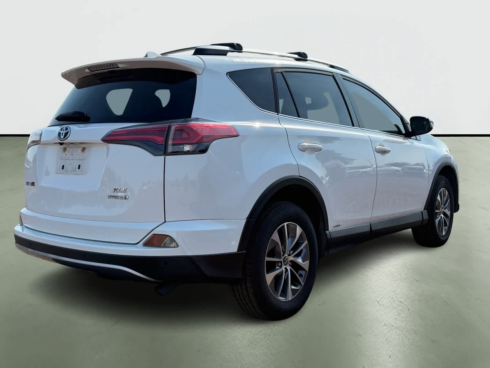 Thumbnail: 2017 Toyota RAV4 - 4