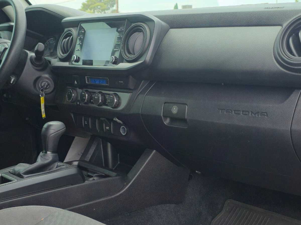 Thumbnail: 2022 Toyota Tacoma - 11