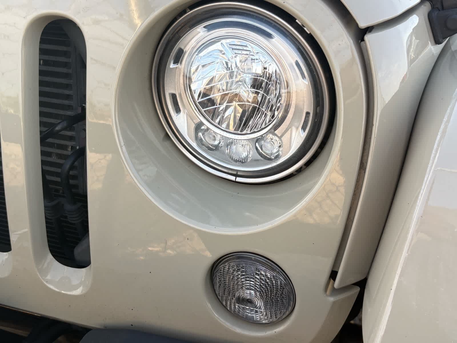 Thumbnail: 2017 Jeep Wrangler - 14