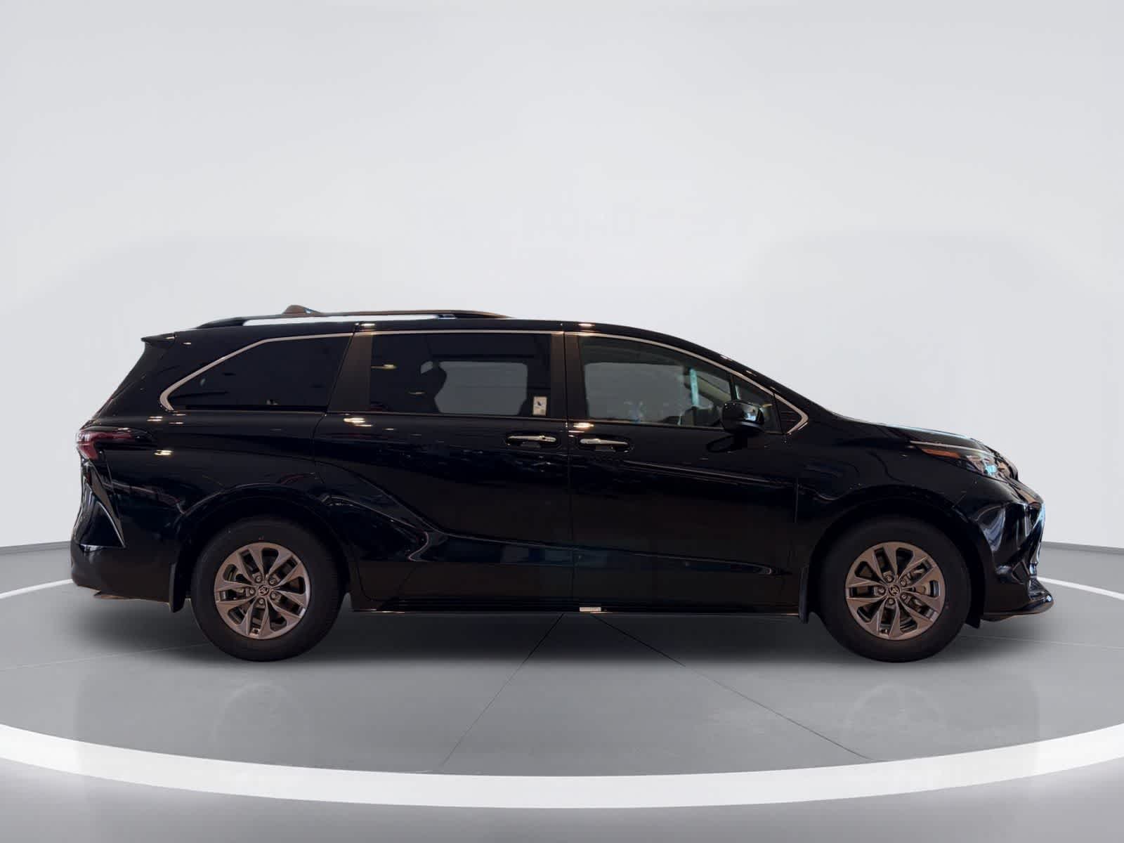 Thumbnail: 2026 Toyota Sienna - 7